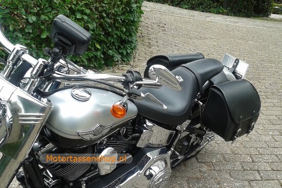 Harley Davidson Softail met motortas Classic 27, zwart, 2X27L, G5501s