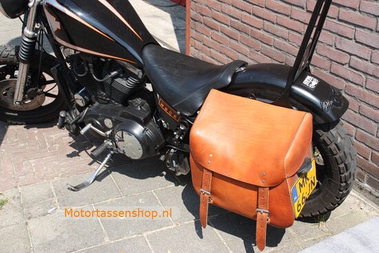 Harley Davidson Custom met Chopper-Hardframe tas, cognac nerfleder, P6100