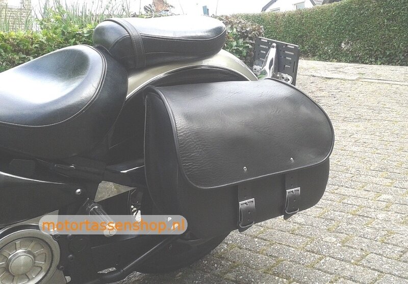 Suzuki Intruder M1800 met motortas, zwart, 1x40L, J5901