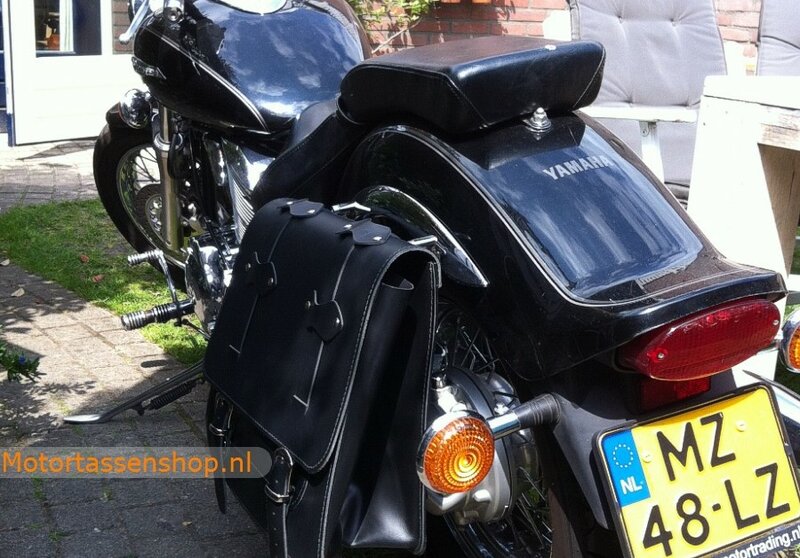 Yamaha met Posttas, zwart, 32L