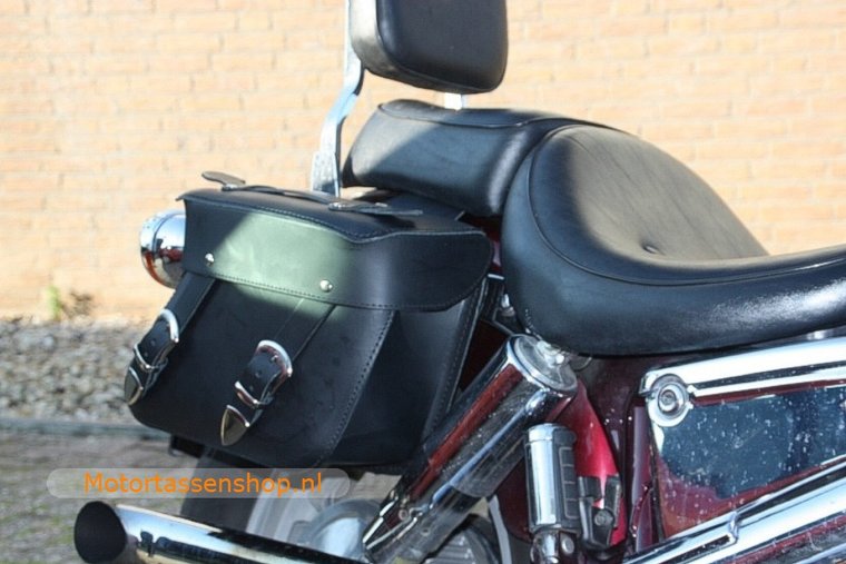 Honda Shadow met motortas, zwart nerfleder, 2x11L, A5050zn