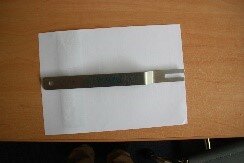 Afstandhouder bij één montagepunt op de fender